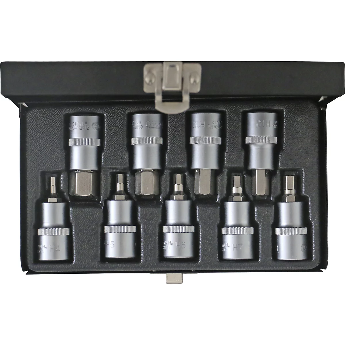 Ein Satz Schraubenschlüssel-Aufsätze in einer schwarzen Metallbox.